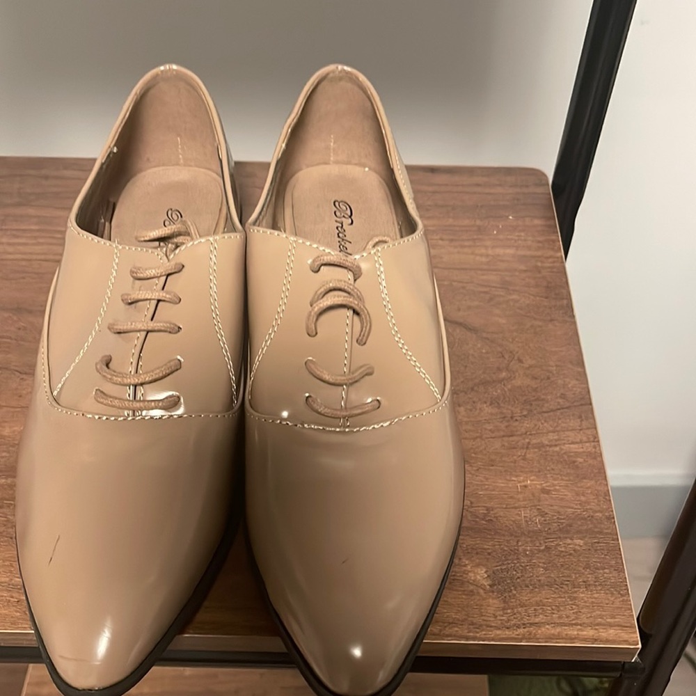 Formal Lace Ups : Nude